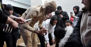 Beşiktaşlı futbolculardan Vodafone Park Deprem Yardım Merkezi’ne ziyaret!