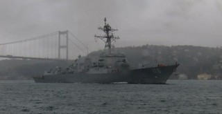 ABD savaş gemisi İstanbul Boğazı'ndan Marmara Denizi'ne açıldı