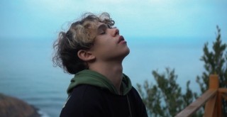 Alper Erözer'den yeni yılda ilk şarkı: Kafa Rahat