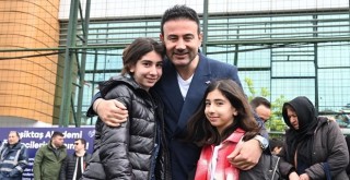 Genç başkan 23 Nisan'ı kızlarıyla kutladı