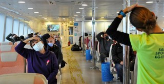 İstanbullular güne vapurda egzersizle başlıyor