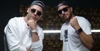 Anıl Piyancı ve Emrah Karakuyu'dan Yürüyoruz Yana Yana