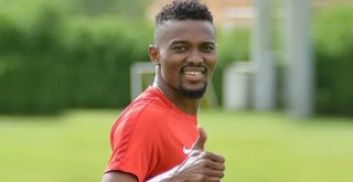 Beşiktaş ile anlaşan Bernard Mensah bu akşam İstanbul'da