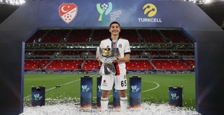 Takımın en genci olmalı ilk kez A Takımla sahaya çıktı... İlk 11'e girdi Süper Kupayı kazandı