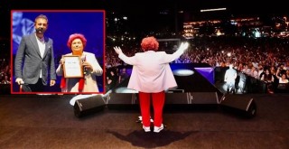 Beşiktaş'taki Selda Bağcan konserinde unutulmaz anlar!