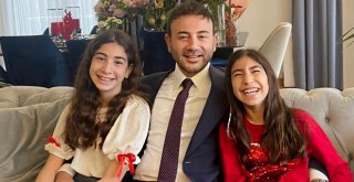 Beşiktaş Belediye Başkanı Rıza Akpolat'tan kızlarıyla birlikte 23 Nisan kutlaması!