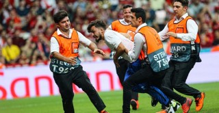 Vodafone Park’ta sahaya giren YouTuber'a hapis cezası