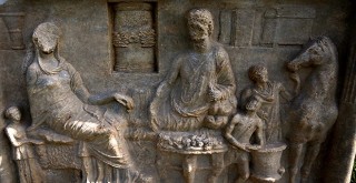 Parion Antik Kenti’nde 1900 yıllık mezar taşı bulundu