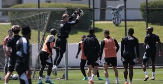 Beşiktaş'ta sezon sonu kalacak ve gidecek isimler açıklandı!