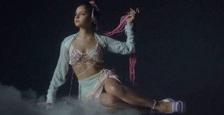 Bade, Fragile ile müzik dünyasına adım attı