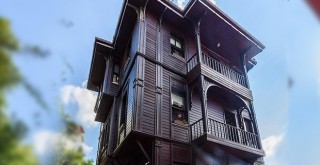 Arnavutköy'deki tarihi köşke büyük ilgi