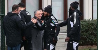 Kasımpaşa maçına hazırlanan Beşiktaş'ın antrenmanında Çebi'den destek