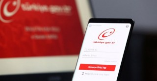 Çalışma izni belgesinin e-Devlet üzerinden alınabilmesi için başvuru ekranı açıldı