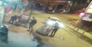 Kağıt toplayıcıları hurdacıları soydu