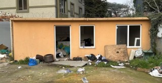 Beşiktaş'ta iki kardeş prefabrik evde ölü bulundu