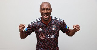 Atiba 1 yıl daha Beşiktaş'ta!