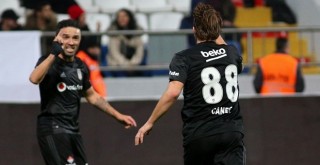 Caner Erkin ve Gökhan Gönül alkışları topladı