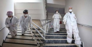 Reuters Türkiye'nin filyasyon ekiplerini büyütece aldı