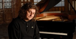 Tuluyhan Uğurlu ile  Atatürk'ü Anma   Resitali