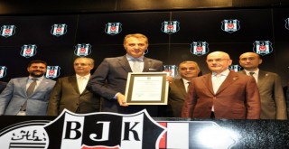 Beşiktaş’ın yeni yönetimi mazbatalarını aldı