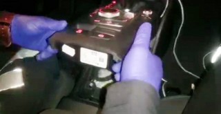 Etiler'de lüks otomobilin vites zulasından uyuşturucu fışkırdı