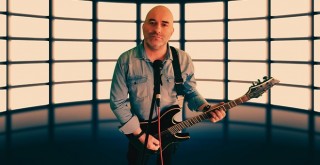 Ferit Tunçer'den Yeni Bir Rock Marşı: 