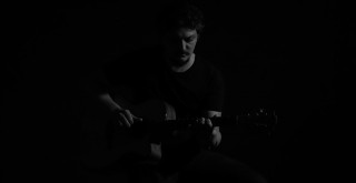 Emre Çakmakoğlu’ndan alternatif kulvarda rock esintili yeni şarkı: Yüzleş