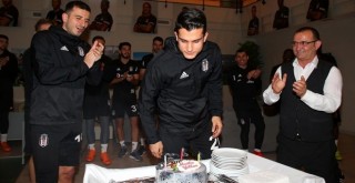 Antrenmandan önce kutlama