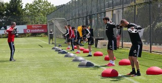 Beşiktaş'ta gruplar halinde çalışmalara devam