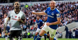 Beşiktaş Cenk Tosun'a gidiyor