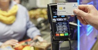 Kartla alışverişte tarihi rekor