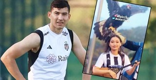 Kazak dombra sanatçısı Aididau'dan Bakhtiyor Zaynutdinov'a Beşiktaş marşı