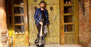 Beşiktaşlı Volkan Koşar'dan 2021 yılına Rock'n Roll bir şarkı: İki Tek