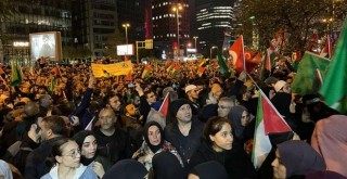 İsrail'in Gazze'deki hastaneye saldırdı! Levent'teki Konsolosluğun önünde halk toplandı