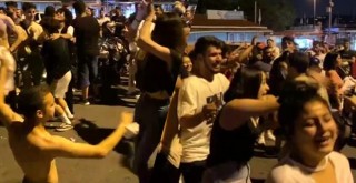 Normalleşmeyi abartan gençler salgını körükledi! Maskelerini çıkartıp dans etti