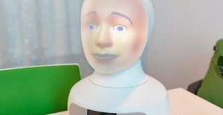 Yapay zeka ile geliştirilen robot mülakatta görev aldı