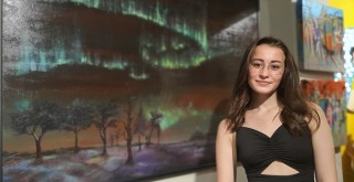 17 Yaşındaki Ressam Alev Aydın'ın Kuzey Işıkları Tablosu Büyük Beğeni Topladı