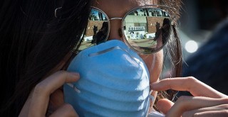 Koronavirüs'e karşı gözlük takmak