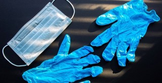 Eldiven, maske ve kıyafetlerinizi doğru şekilde çıkarıyor musunuz?