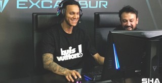 Oyun tutkunu Josef de Souza'ya özel konfigüre edilmiş oyun bilgisayarı