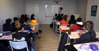 ÖZEL HABER: Beşiktaş Belediye Başkanı Rıza Akpolat gençlere seslendi. Eğitimde fırsat eşitliği ilkesiyle her zaman yanınızda olmaya devam edeceğiz.