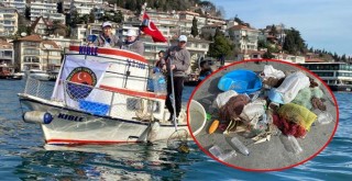 İstanbul Boğazı'nda topladıkları atıkları sahilde sergilediler