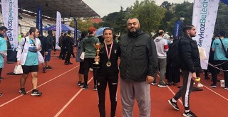 Siyah-beyazlı atlet Ezgi Kaya, MarmaRUN’da ikinci oldu
