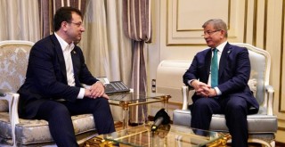 Davutoğlu: Siyasetin insanları ilkelerden nasıl uzaklaştırdığını görmekten hicap duydum