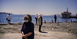 Beşiktaş'ta 65 yaş üstü sahile akın etti