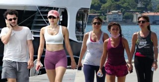 Beşiktaş Sahili'nde maskeler elde süs oldu