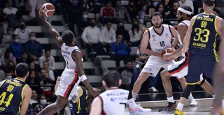 Beşiktaş Icrypex Takımı -  Fenerbahçe Beko: 74-82