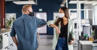 Profesör uyardı! Kapalı ortamda maske olsa da dört saatte bulaşıyor