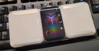 Lenovo’dan yeni oyun telefonu