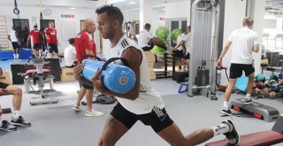 Salonda çalıştılar